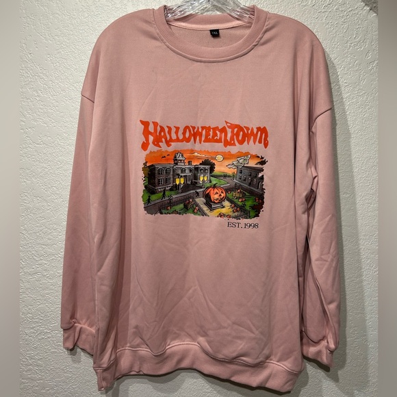 Pink Halloweentown Graphic Print Crewneck Sweatshirt Size 1XL Halloween - Picture 1 of 3
